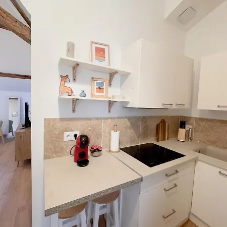Loft Elegant & Lumineux Dans Un Immeuble Classe Nimes